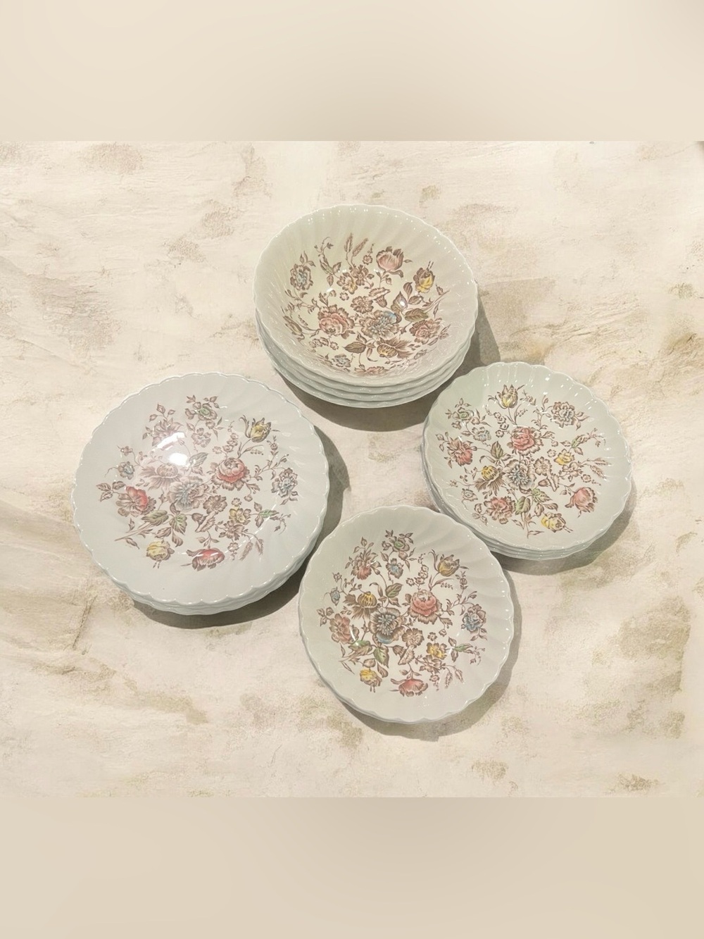 15 Piece Johnson Brothers Staffordshire
Bouquet, multicolor floral pattern.